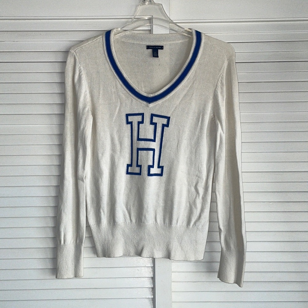 Tommy Hilfiger v-neck sweater, size large